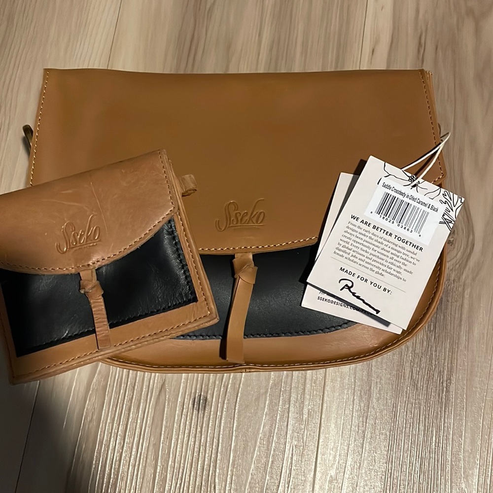 Saddle crossbody and wallet in oiled caramel and black leather.